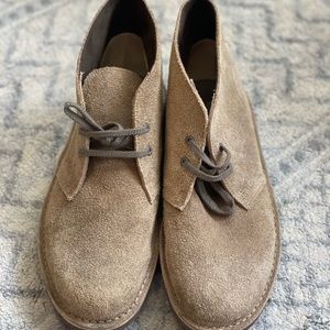 NEW Clarks Men’s Chukka Desert Boots - Taupe Suede